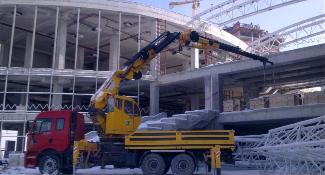 Podium Avm İnşaatında Çalışan Çift Kırma 30 Tonluk vinç