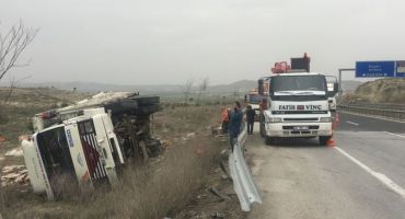 Ankara Polatlı Organize sanayi eskişehir yolu üzeri yan yatmış kamyonun kurtarılması fatih vinç tarafından yapılmıştır.html